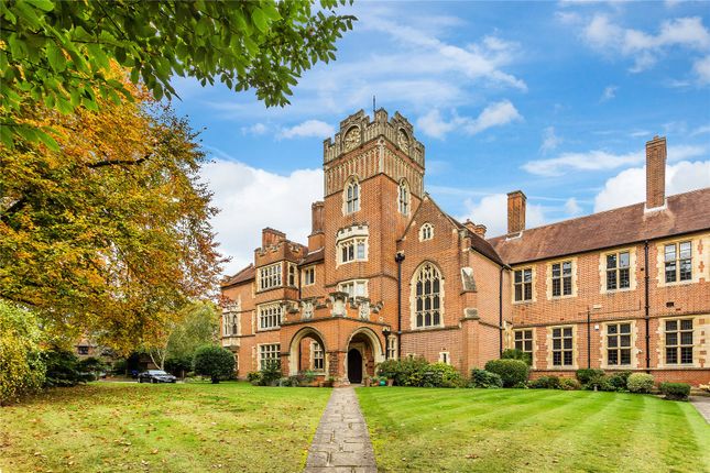 Town house for sale in Maybury Hill, Woking, Surrey