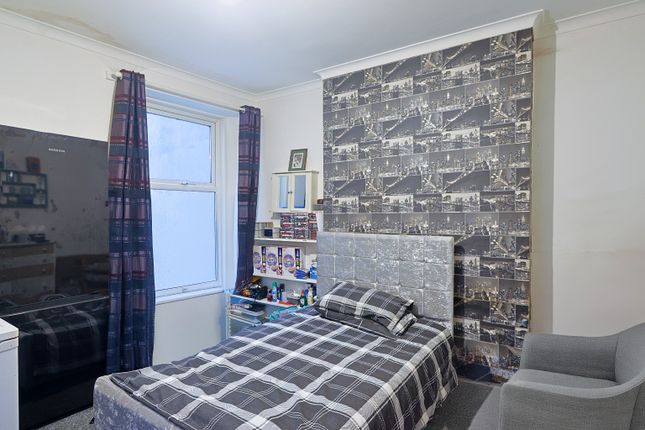 93 Warren Road, Torquay, Devon photo 3