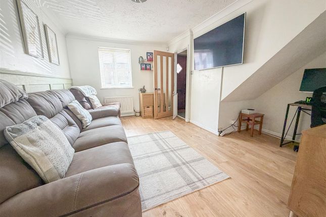 47, Weymouth Close, Clacton-On-Sea photo 2