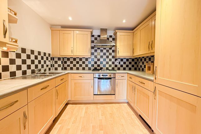 8 Byron Court, Liverpool photo 2