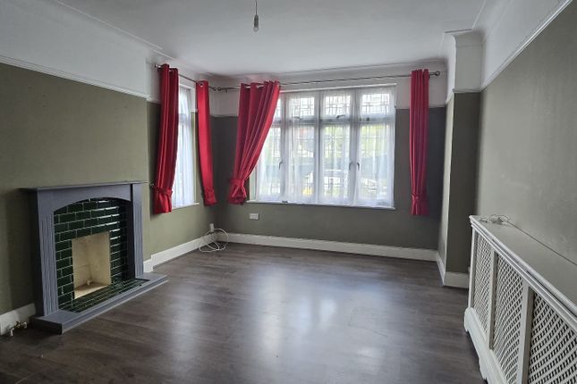 Thumbnail Flat to rent in Gloucester Court, The Drive, Ilford
