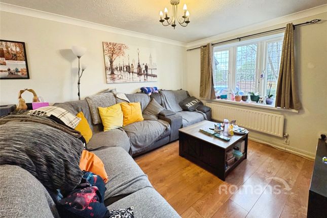 18, Measham Way, Reading photo 2
