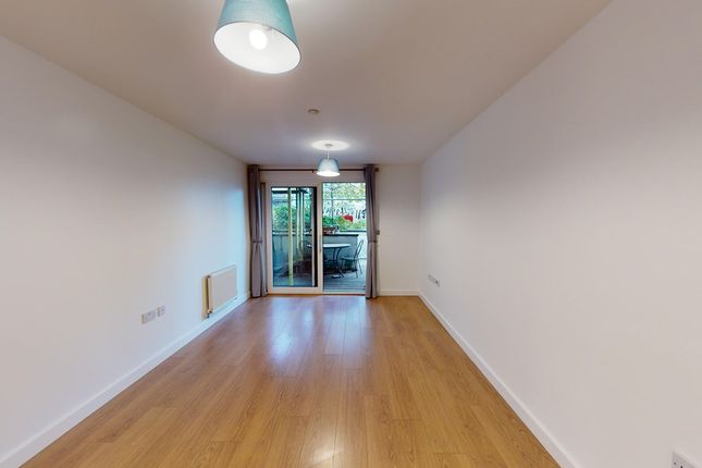 Flat to rent in Barge Walk, London