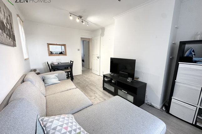 15 Somercoates Close, Barnet photo 2