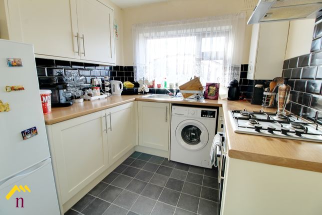 Thumbnail Flat to rent in St Helens Road, Belle Vue, Doncaster