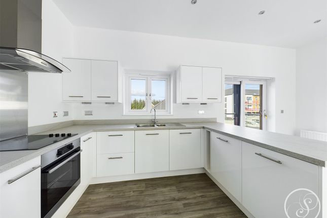 19, Harewood Croft, Leeds photo 2