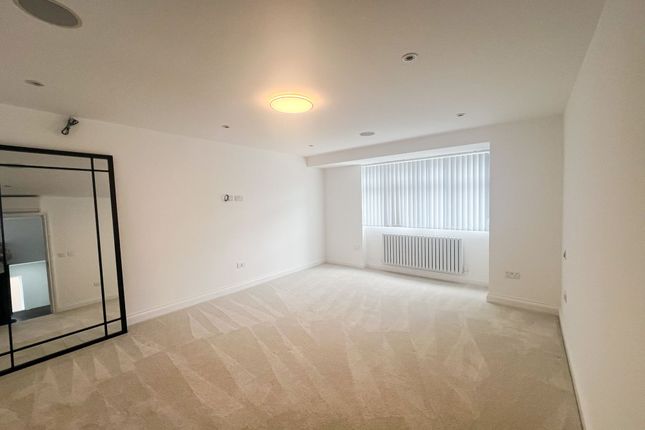 Lyndhurst Rise Ig7