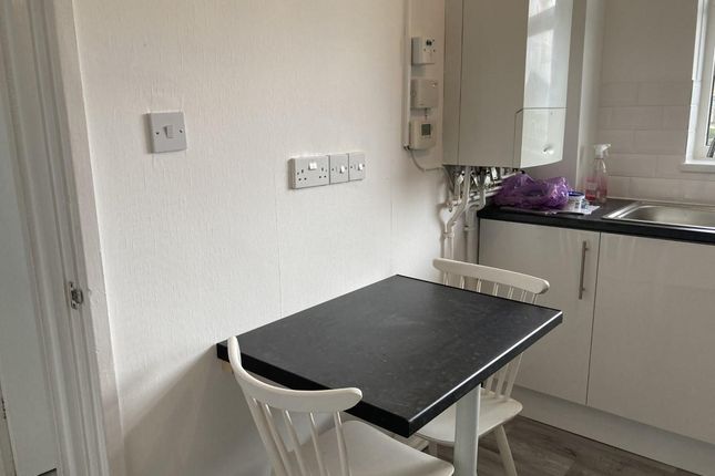 73D, Sandy Lane, Caldicot photo 3