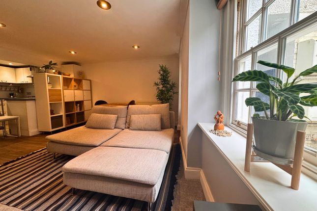 Flat 1, 63-64 Magdalen Street, Exeter photo 3