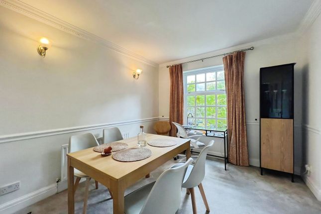 18, The Chyne, Gerrards Cross photo 4