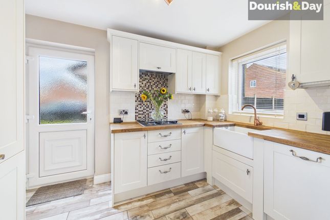 5 Walland Grove, Stafford photo 3