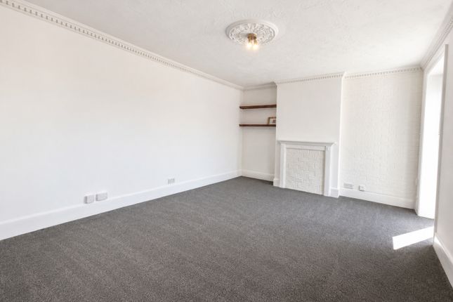 Flat 1, Lee Court, 169, High Street, Hampshire photo 2