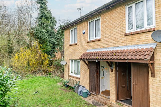 Flat to rent in Milford Close, Marshalswick, St. Albans, Hertfordshire