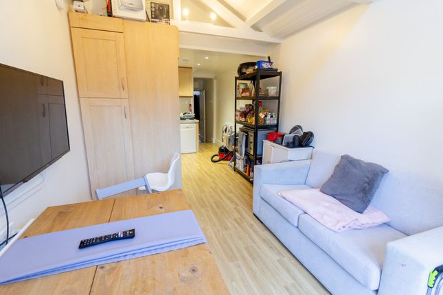 Room to rent in St. Catherines Road, Winchester