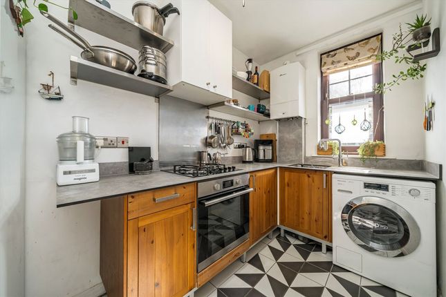 Flat A, 46, York Road, London photo 2