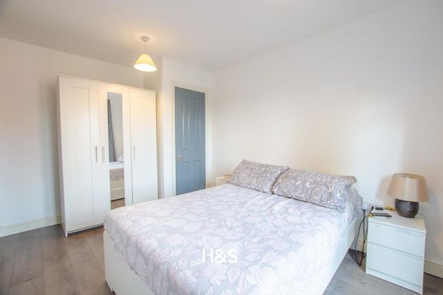 50 Ratcliffe Avenue - Bedroom..Jpg