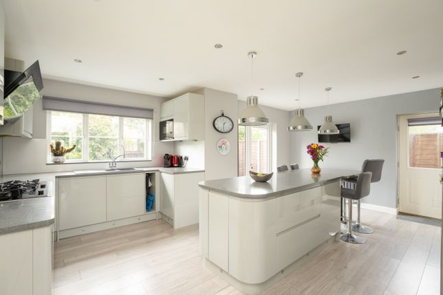 8 Yeo Close, Cheddar, Somerset photo 2