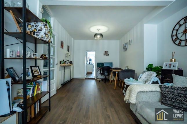 16, Oakfield Street, Caerphilly photo 4