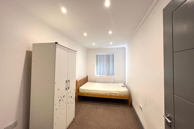 Flat 2, 17 , Dane Road, Southall photo 3