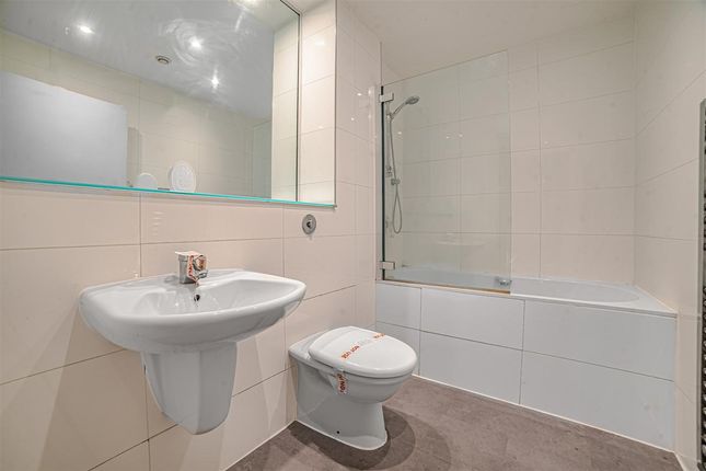 Flat 35, Mistral, Southampton photo 3