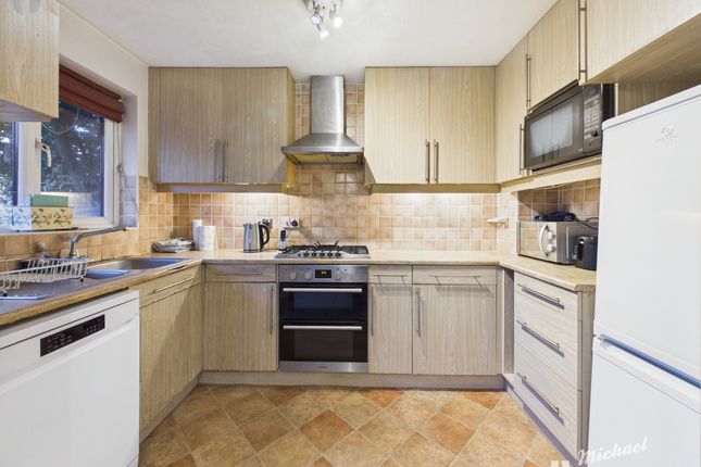 17 The Pastures, Aylesbury photo 2