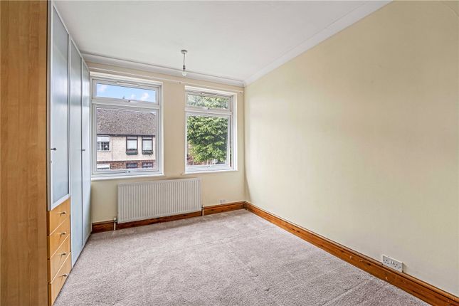 7, Warfield Road, Hampton photo 4