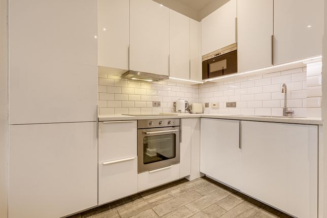 Flat 2, 16, Monmouth Road, London photo 2