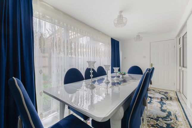 15, Robb Road, Stanmore photo 3