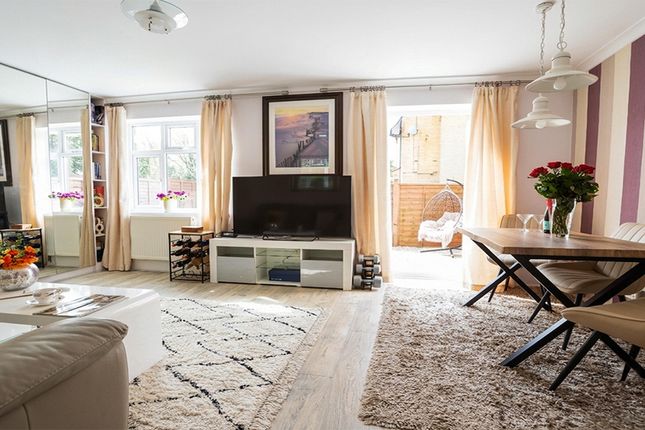 134, Frensham Drive, Putney Vale, London, Frensham Drive, Putney Vale, London, London photo 3