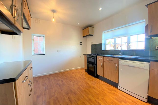 Maisonette to rent in Lynhurst Crescent, Uxbridge