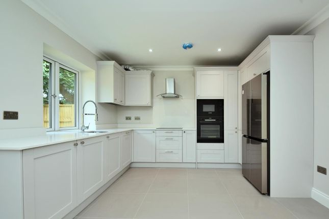 2, Hollyoak Close, Sutton photo 3