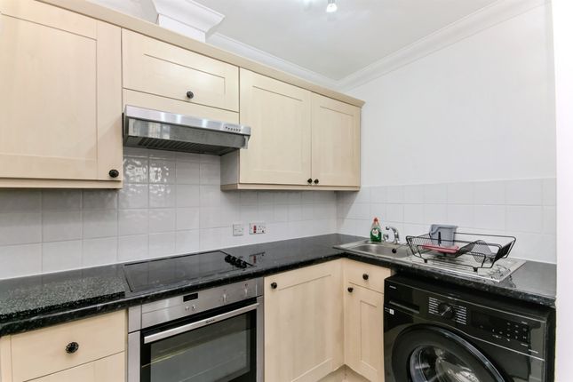 Flat 2, Henley Court, 16e, Woodsgate Park, Bexhill-On-Sea photo 4