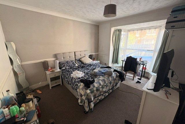16, Milton Road, Southampton photo 2