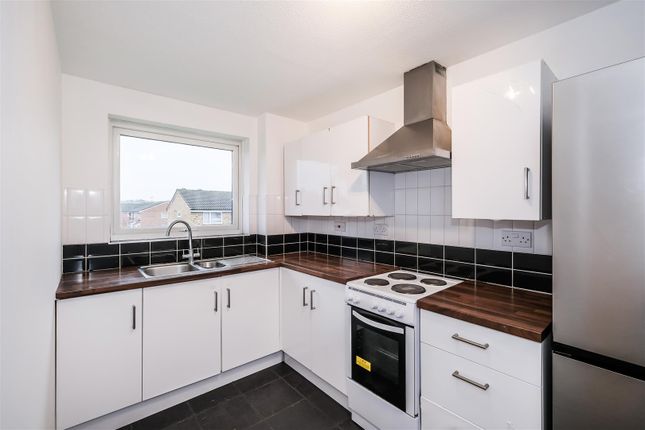 32, Droveway, Loughton photo 2