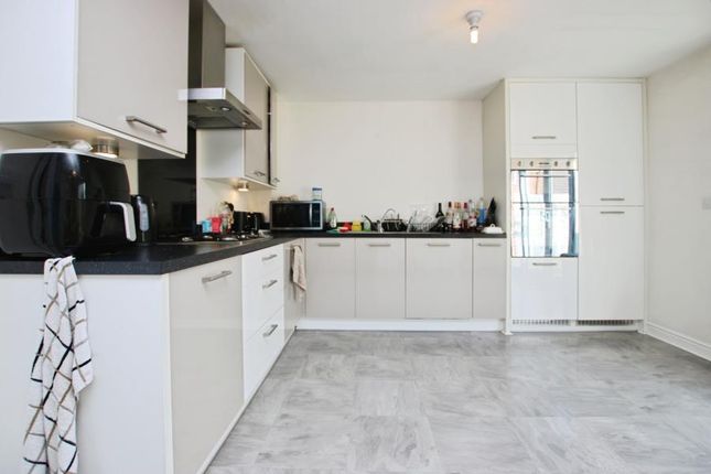 18, Great Clover Leaze, Bristol photo 3