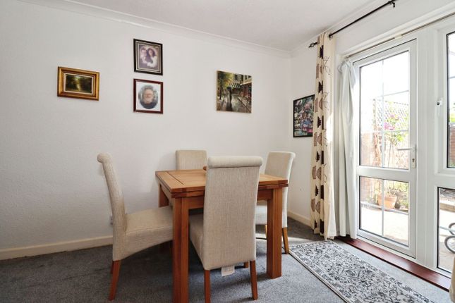 36, Kestrel Close, Bristol photo 4