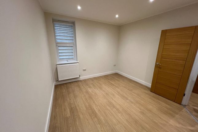 Flat to rent in Victoria Road, Swindon