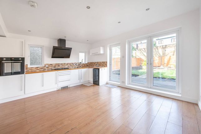 Property to rent in Claremont Road, Cricklewood, London