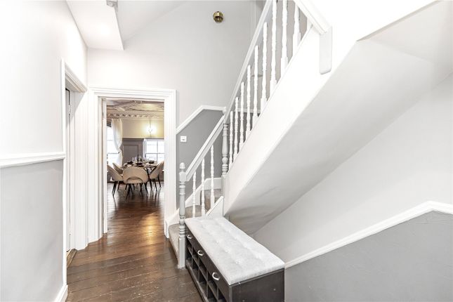 Terraced house to rent in St. Martin's Lane, London