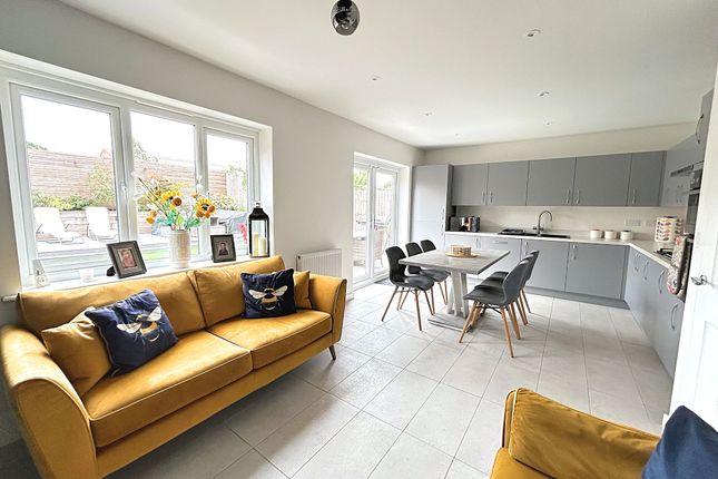 6 Hyacinth Close, Crewe photo 2