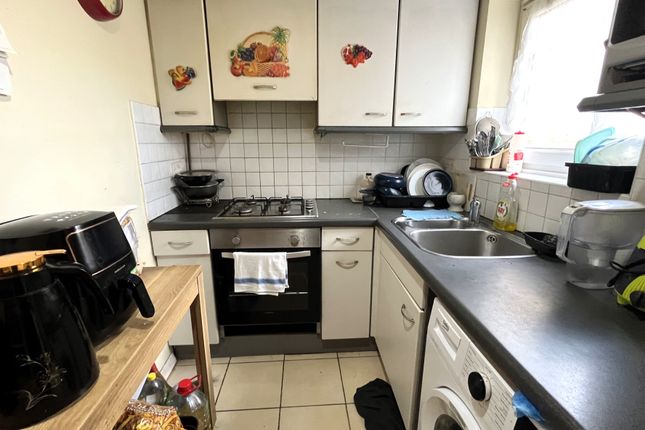 184, Martindale Road, Hounslow photo 3