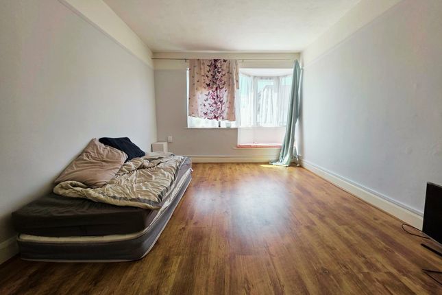 329, Upper Elmers End Road, Beckenham photo 5