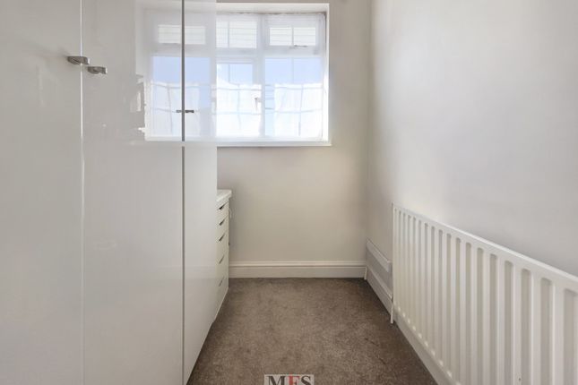 Carlton Avenue, Hayes photo 4