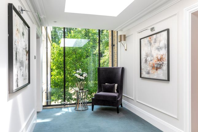 Flat for sale in Connaught Square, Winchester