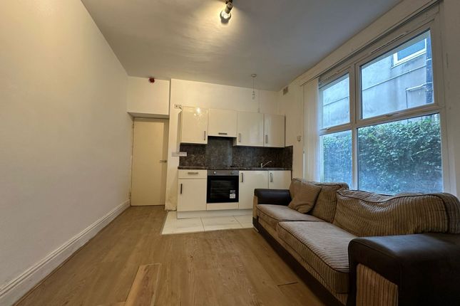 Flat 2, 24 Pen-Y-Lan Road, Cardiff photo 2