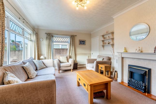 2, Basildene Close, Abergavenny photo 2