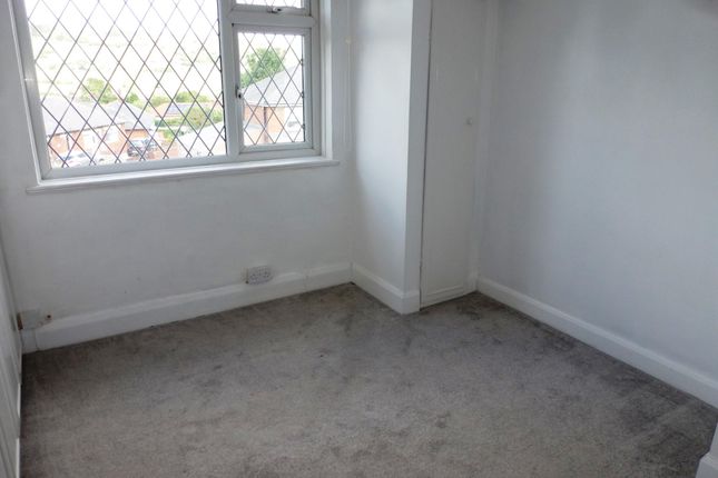 Property to rent in Vegal Crescent, Halifax