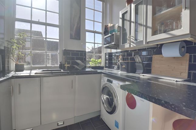 Flat 15, Brandon Court, Lawrence Road, Southsea photo 4