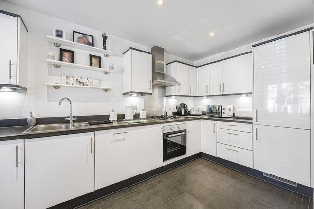 2, Elham Crescent, Dartford photo 3
