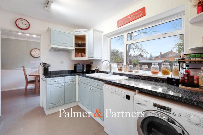 30, Canford Close, Essex photo 3